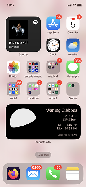 screenshot of a pink iphone homescreen